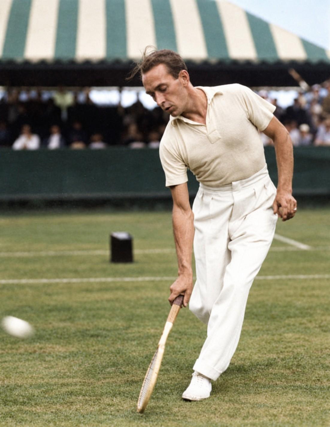 Henri Cochet en action sur une balle basse