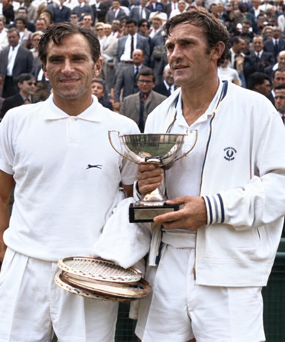 Tony Roche et Istvan Gulyas après la finale de Roland-Garros 1966