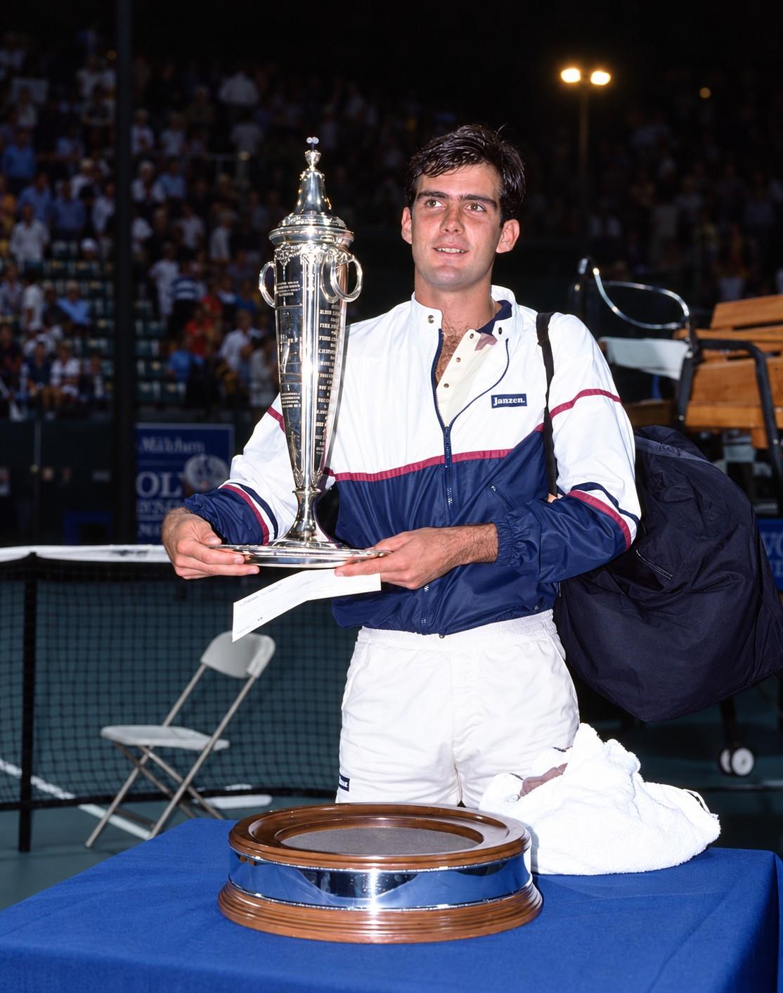 Paul Annacone avec le trophée de Los Angeles en 1985