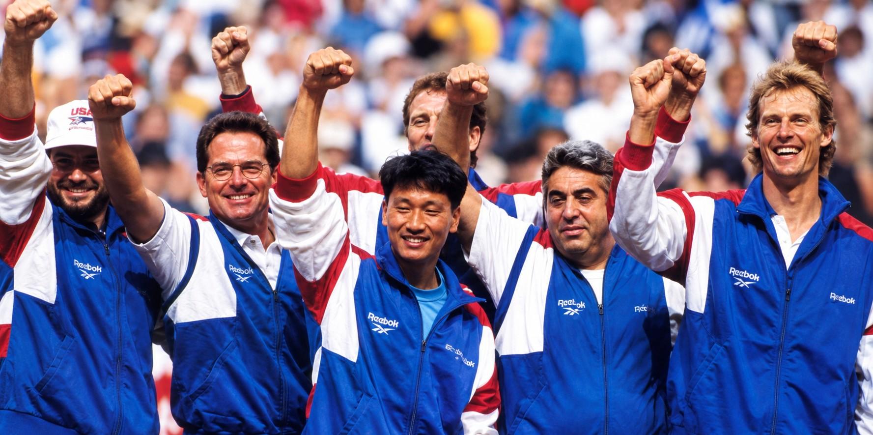 Michael Chang avec l'équipe américaine de Coupe Davis en 1990