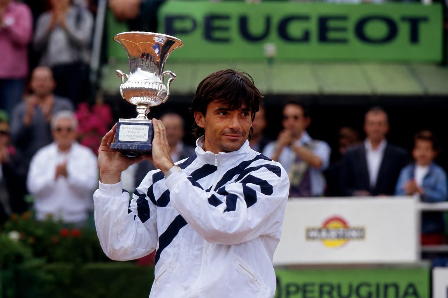 Emilio Sanchez avec le trophée de Rome en 1991