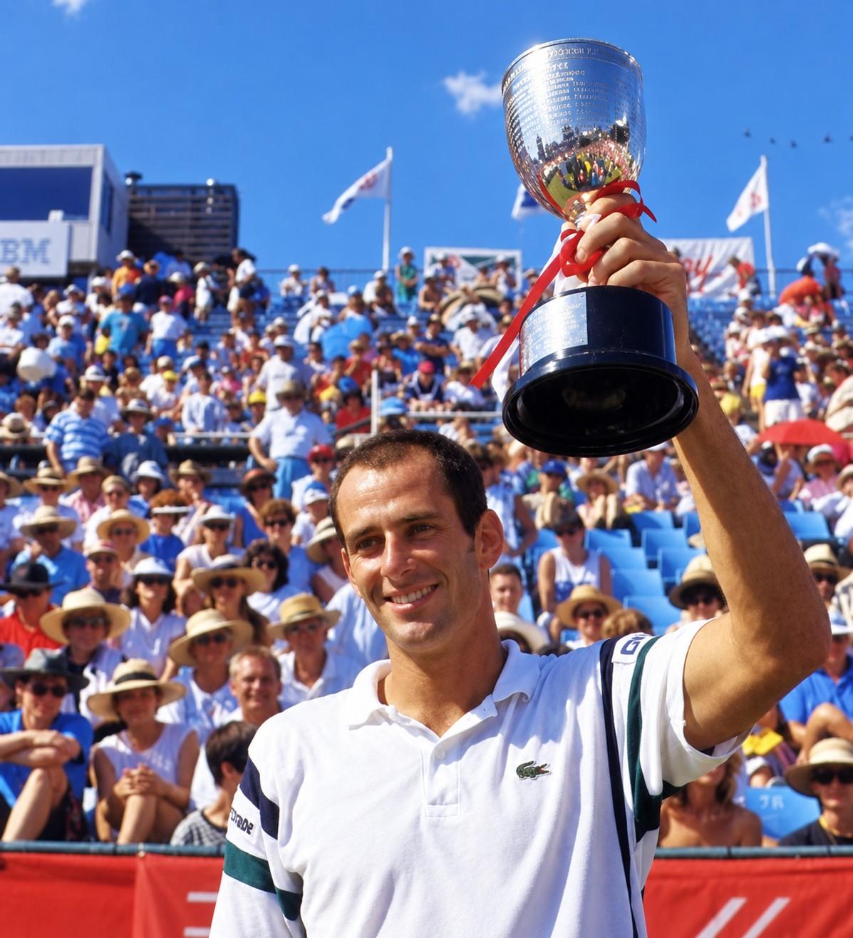 Guy Forget avec le trophée de Sydney en 1991