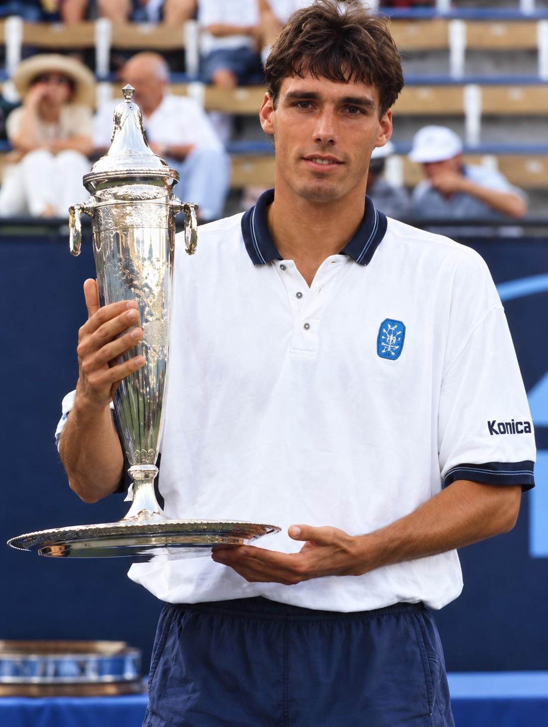 Michael Stich avec le trophée de Los Angeles en 1995