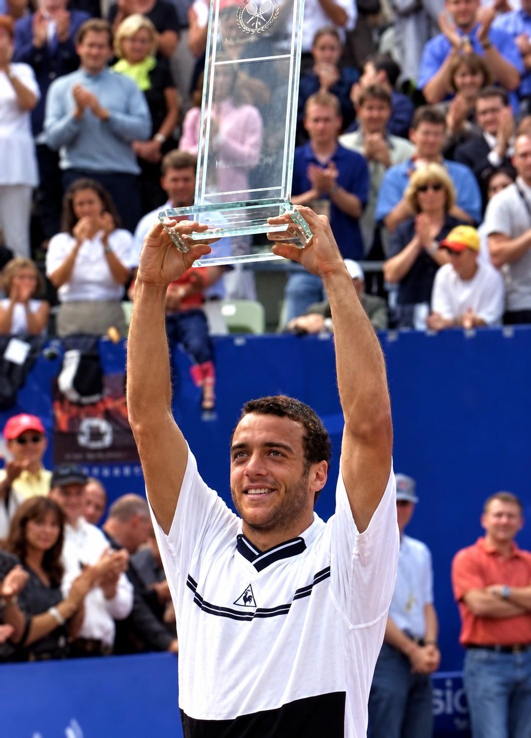 Franco Squillari soulève le trophée de Stuttgart en 2000