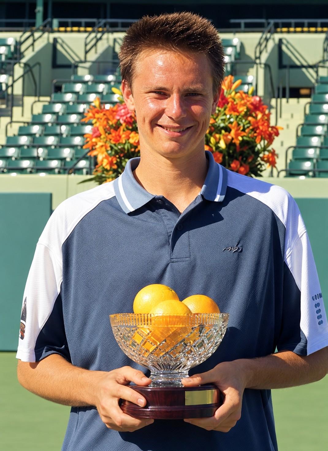 Robin Söderling avec le trophée de l'Orange Bowl 2001