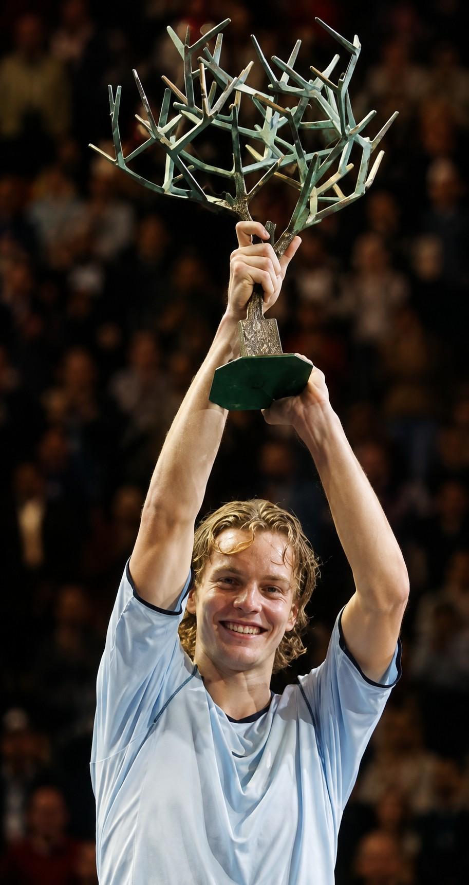 Tomas Berdych avec le trophée de Paris-Bercy en 2005
