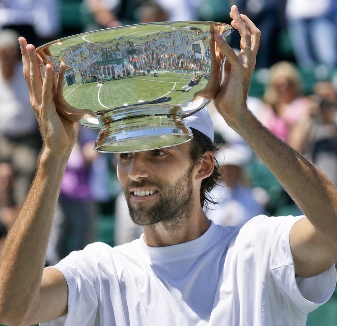 Ivo Karlovic avec le trophée de Houston en 2007