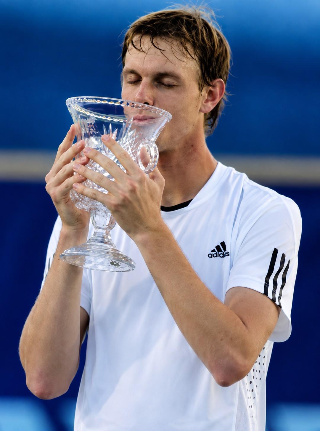 Sam Querrey avec le trophée de Las Vegas en 2008