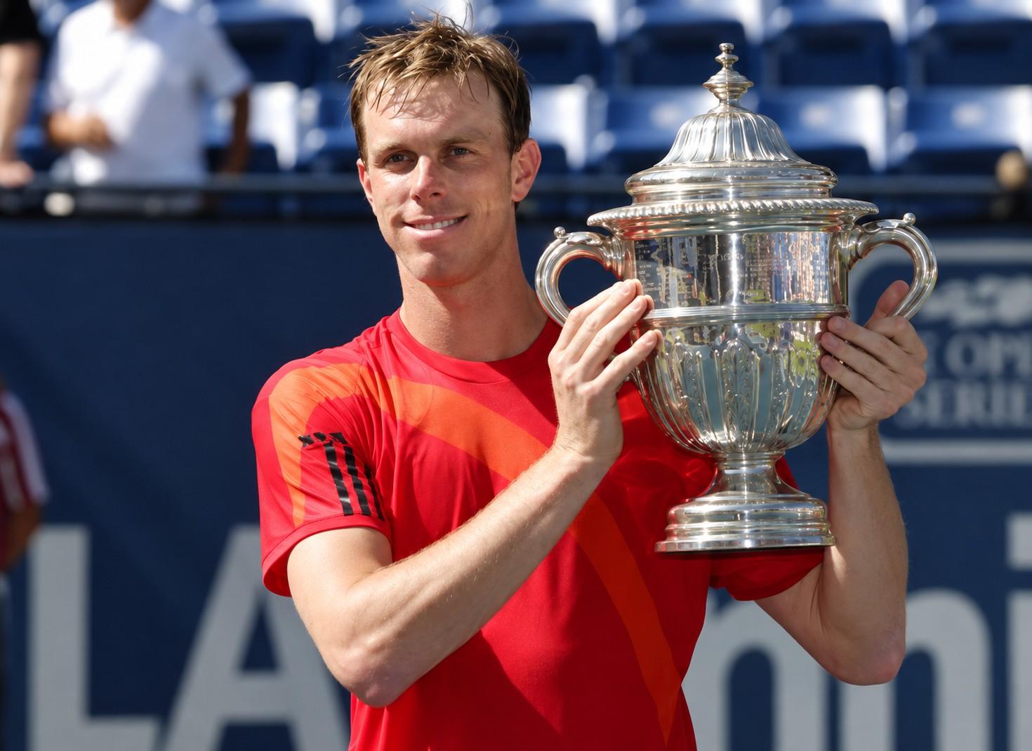 Sam Querrey avec le trophée de Los Angeles en 2009