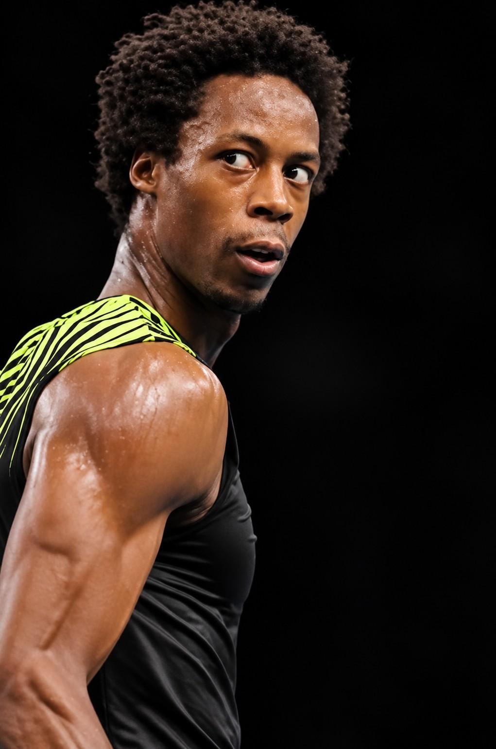 Gaël Monfils au service à l'Open d'Australie junior en 2004