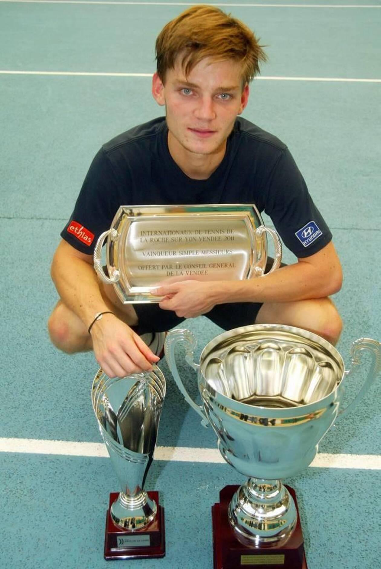 David Goffin avec ses trophées à La Roche-sur-Yon en 2011