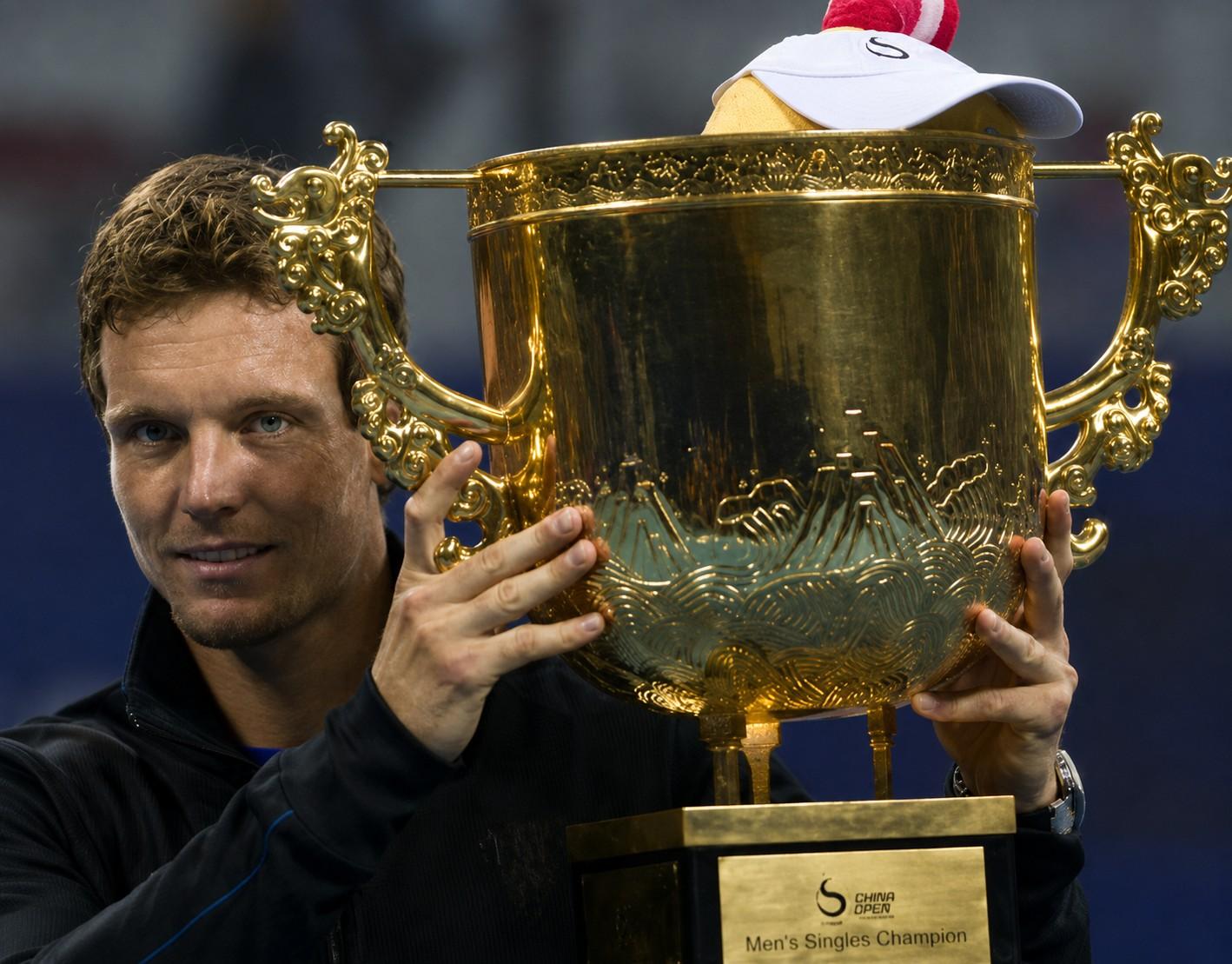 Tomas Berdych avec le trophée de Pékin en 2011