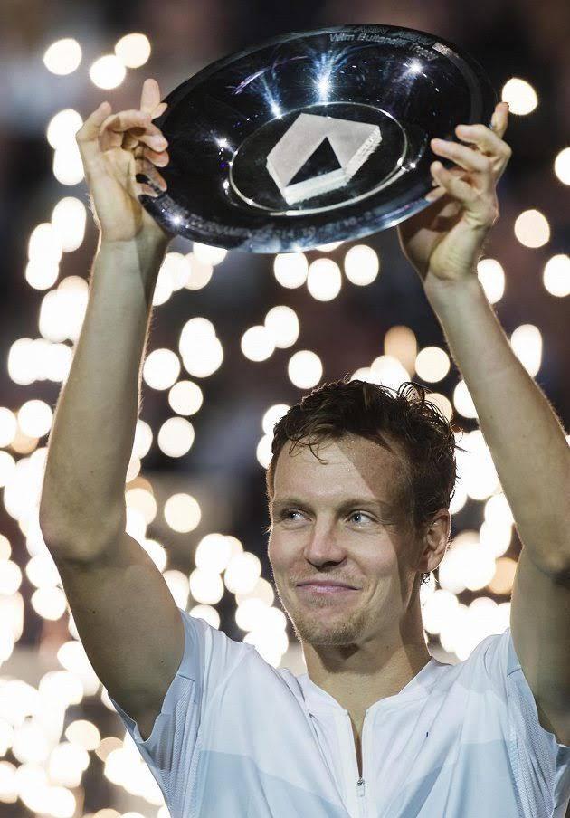 Tomas Berdych avec le trophée de Rotterdam en 2014
