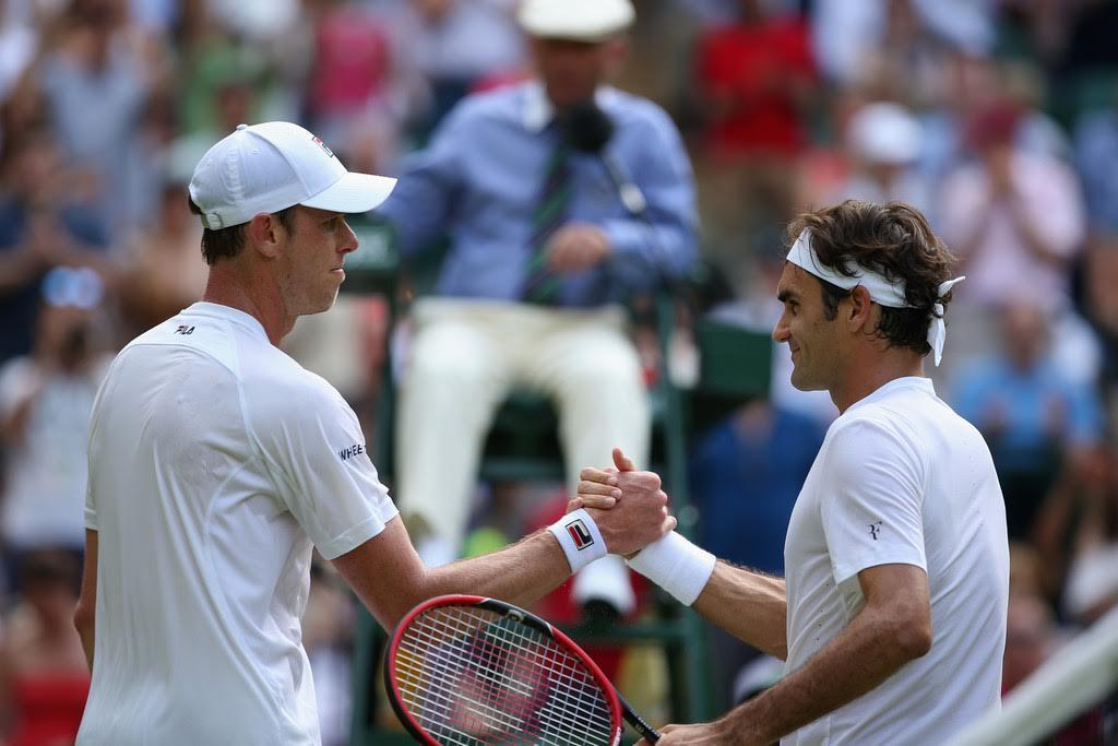 Sam Querrey et Roger Federer à Wimbledon en 2015