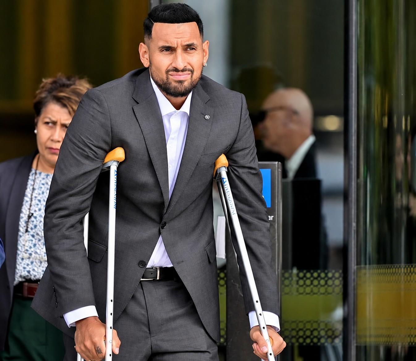 Nick Kyrgios avec des béquilles en 2023