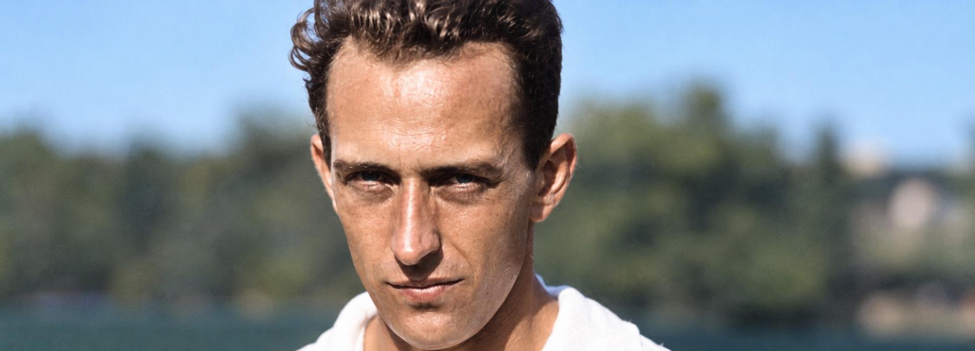 Henri Cochet en action sur une balle basse