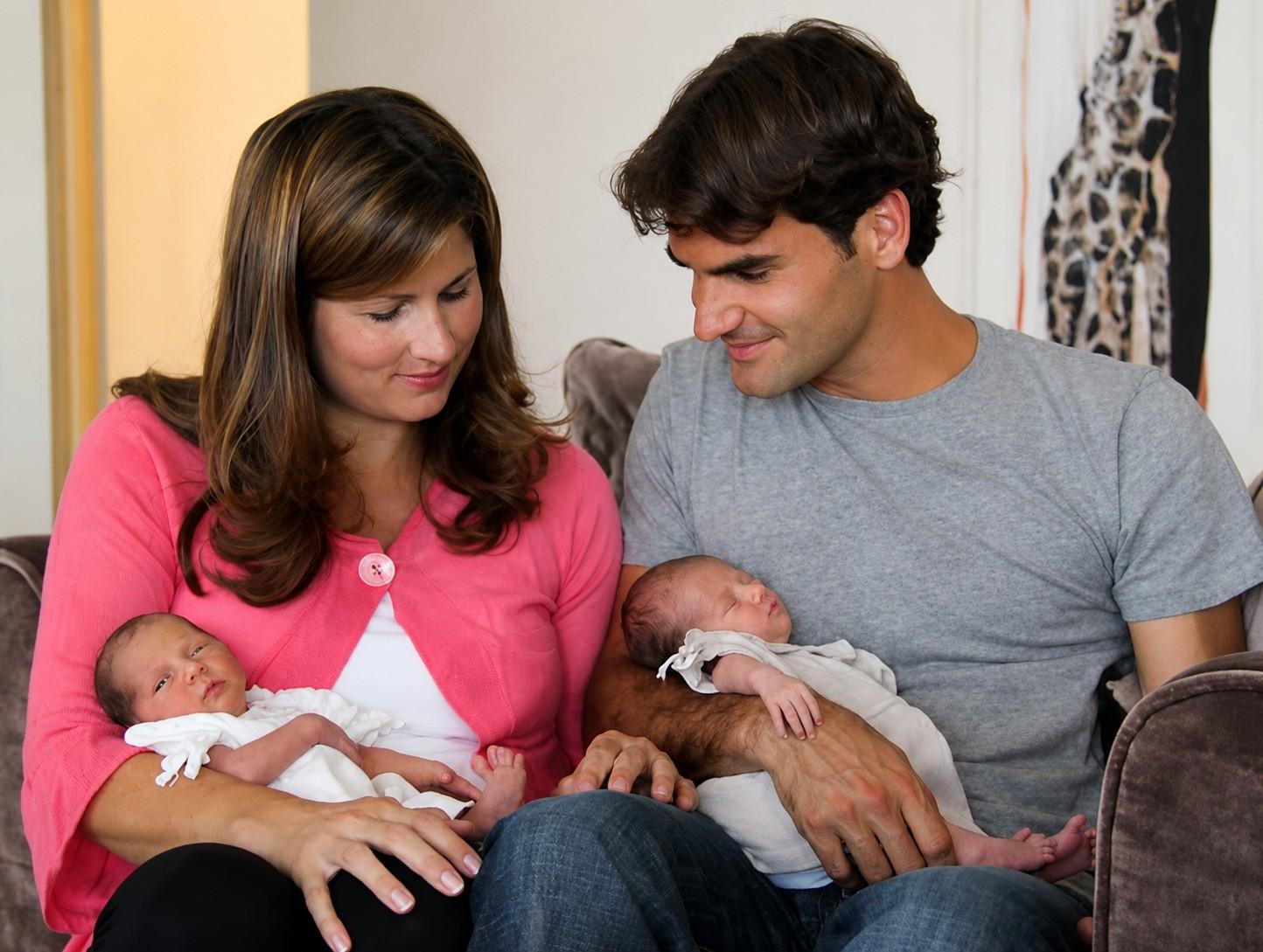 Roger et Mirka Federer avec leurs jumelles