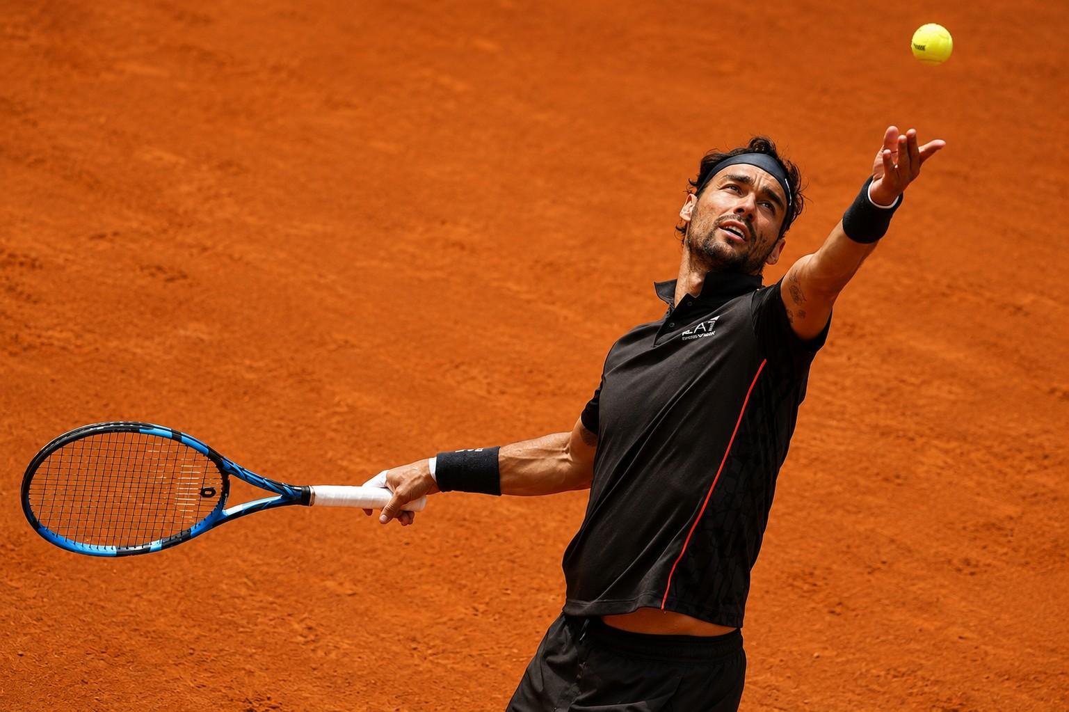 Fabio Fognini au service sur terre battue