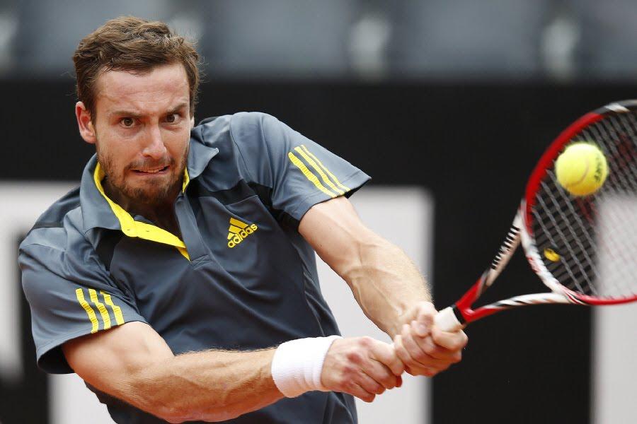 Ernests Gulbis frappe un revers à deux mains