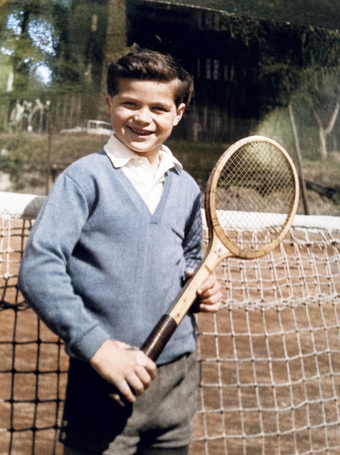 Balazs Taroczy enfant avec une raquette de tennis